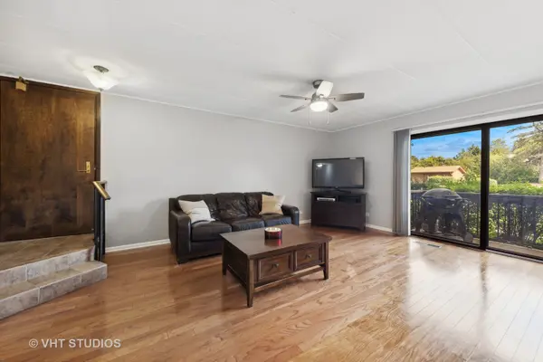 8066 Garfield AVE #2, Burr Ridge, IL 60527