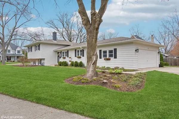 325 Hemlock LN, Naperville, IL 60540