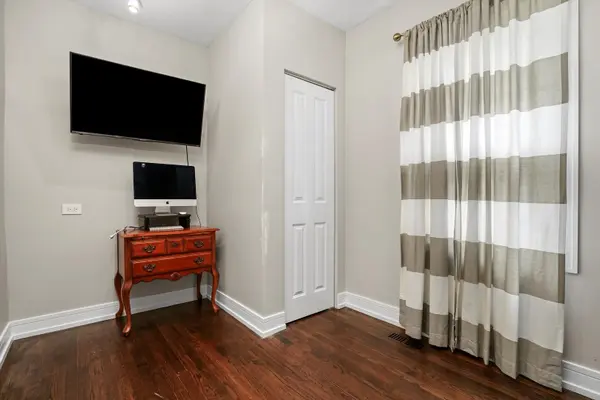 5753 W 64th PL Chicago, IL 60638