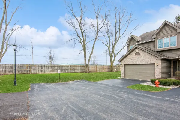 1501 Arbor LN, Elgin, IL 60123