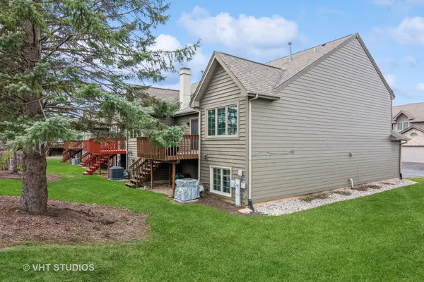 1501 Arbor LN, Elgin, IL 60123
