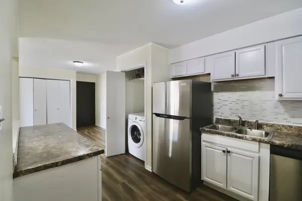155 W Elk TRL #355, Carol Stream, IL 60188