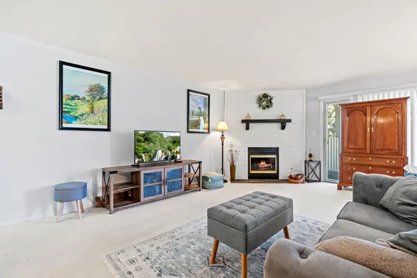 31 Plymouth CT #102B, Naperville, IL 60565