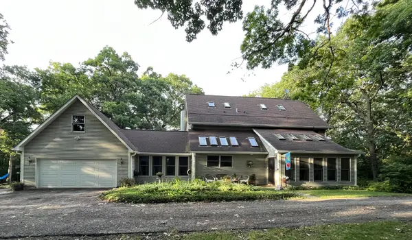 1240 N Forest AVE, Spring Grove, IL 60081