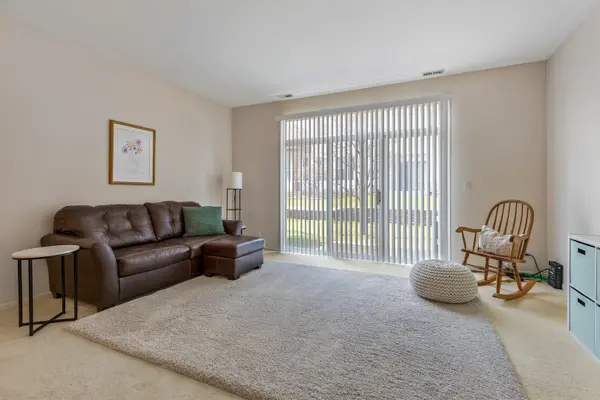 2867 Falling Waters DR #2867, Lindenhurst, IL 60046
