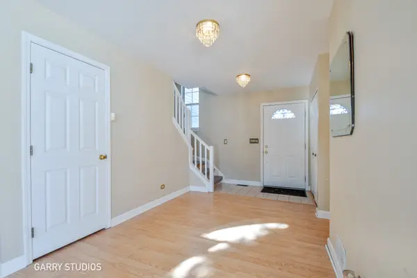 697 Legends DR, Carol Stream, IL 60188