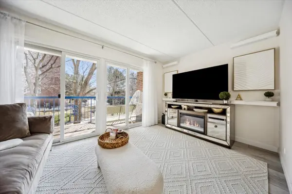 6755 N Milwaukee AVE #201, Niles, IL 60714