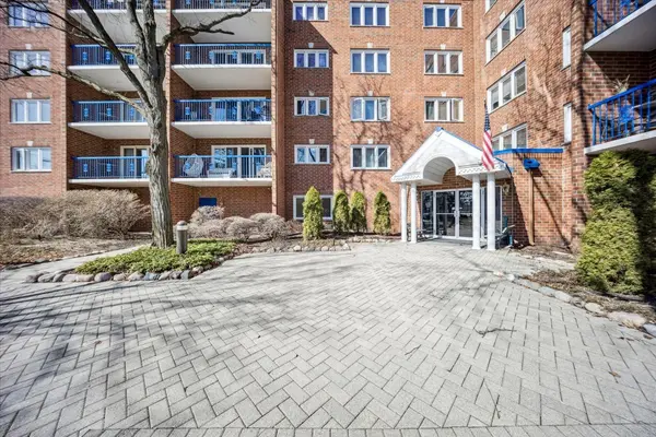 6755 N Milwaukee AVE #201, Niles, IL 60714