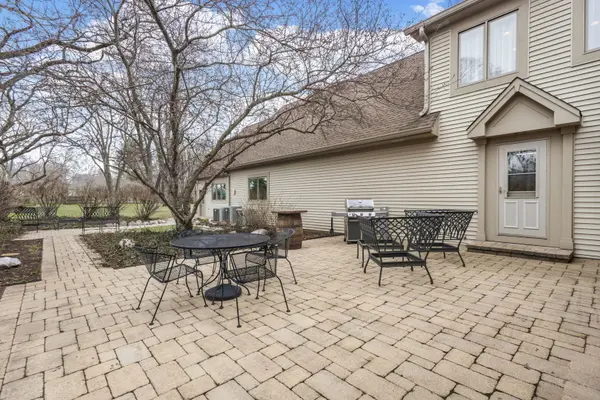 27 S Leonard RD, Palatine, IL 60074
