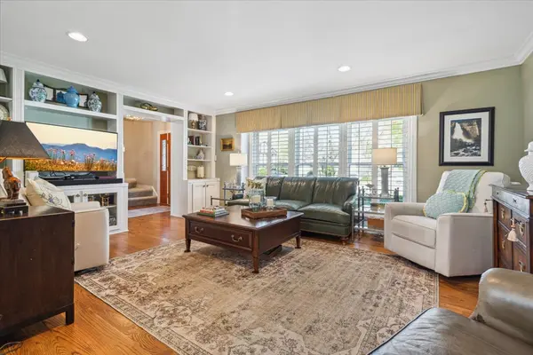 401 Aurora CT, Vernon Hills, IL 60061