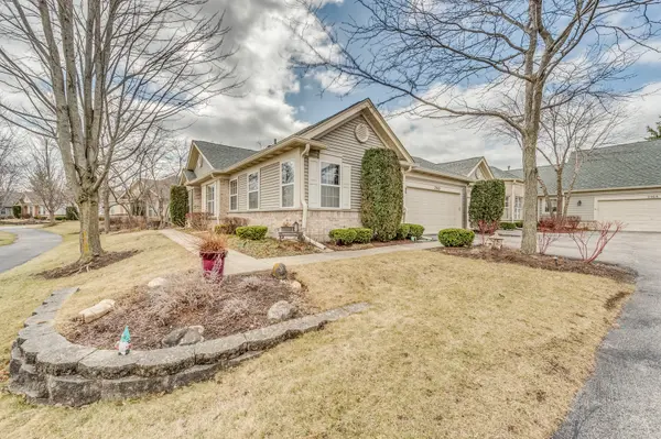 2160 Carillon DR, Grayslake, IL 60030