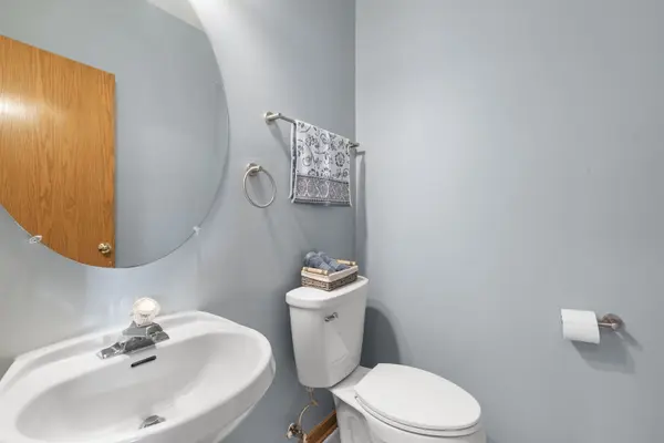 327 Mallard LN, Sugar Grove, IL 60554