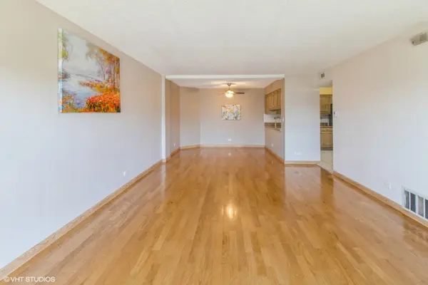 440 E Montrose AVE #202, Wood Dale, IL 60191