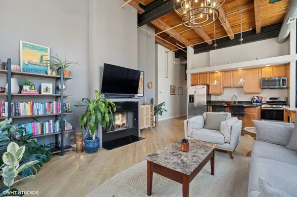 226 N CLINTON ST #204, Chicago, IL 60661