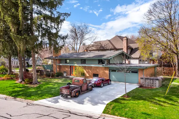 125 Maple LN, Naperville, IL 60540