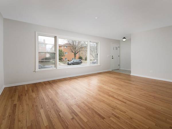 6747 N Sauganash AVE, Chicago, IL 60645