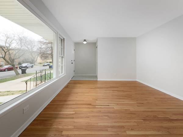 6747 N Sauganash AVE, Chicago, IL 60645