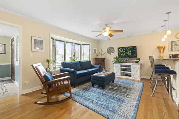 2408 Sigwalt ST, Rolling Meadows, IL 60008