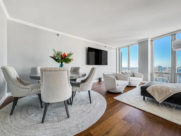 345 N La Salle DR #4102, Chicago, IL 60654