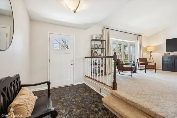 2615 N Forrest LN, Arlington Heights, IL 60004