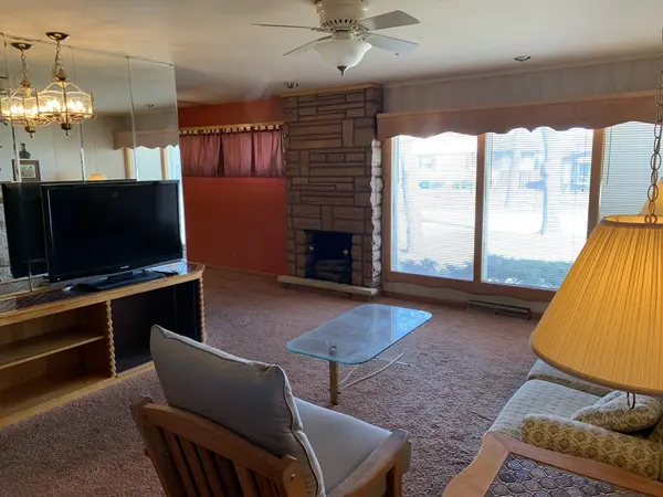 406 W White Oak ST, Arlington Heights, IL 60005
