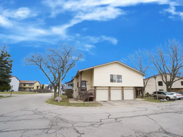 13 WILDWOOD LN #H, Bolingbrook, IL 60440