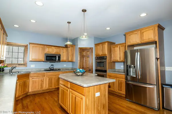 901 Omaha DR, Yorkville, IL 60560