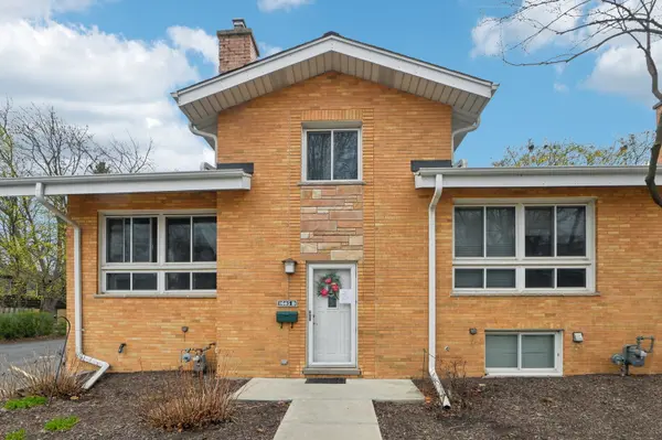 1605 N Arlington Heights RD #D, Arlington Heights, IL 60004