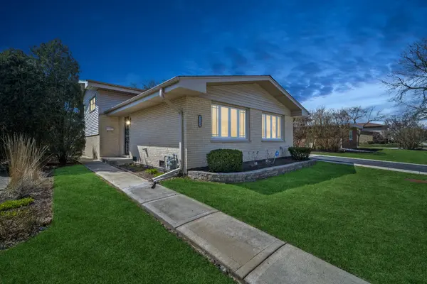 7713 Church ST, Morton Grove, IL 60053