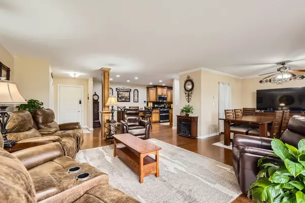 7319 Colony LN #2A, Frankfort, IL 60423