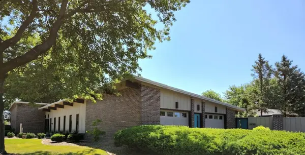 1 Northcrest CT, Bloomington, IL 61701