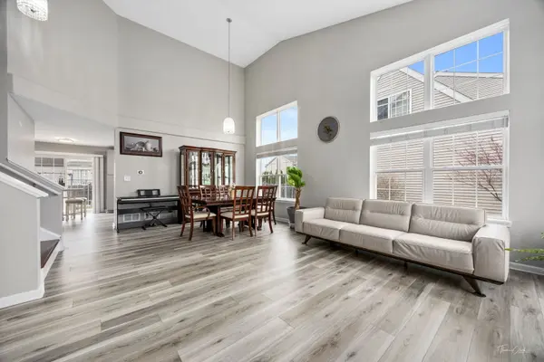 136 W Newbridge LN, Round Lake, IL 60073