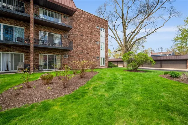 1053 W Ogden AVE #350, Naperville, IL 60563