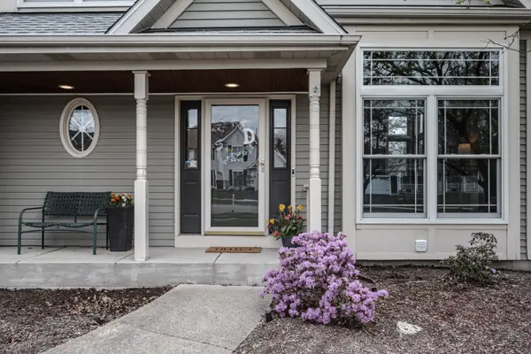 1308 Meadow LN, North Aurora, IL 60542