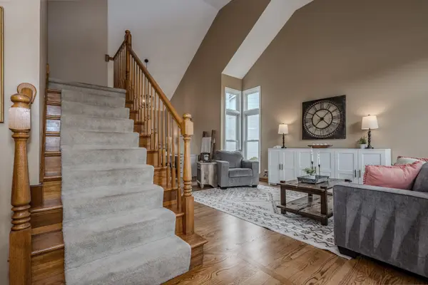 1308 Meadow LN, North Aurora, IL 60542