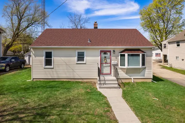 113 S Stott ST, Genoa, IL 60135