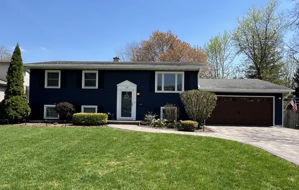 1108 Emerald DR, Naperville, IL 60540