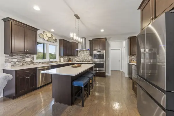 3931 Mahogany LN, Naperville, IL 60564