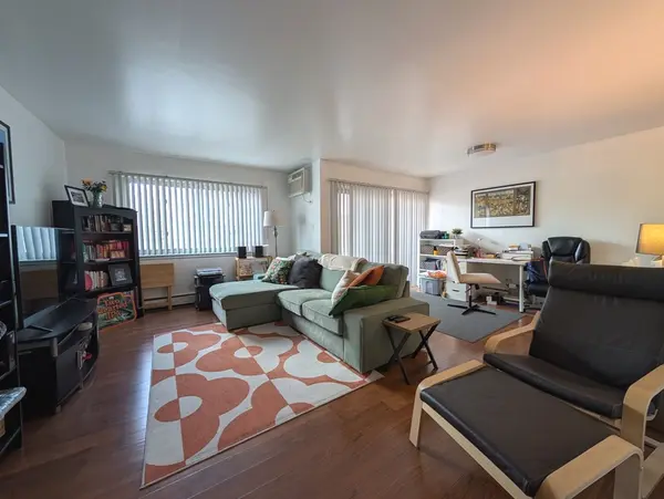 420 Home AVE #207N, Oak Park, IL 60302