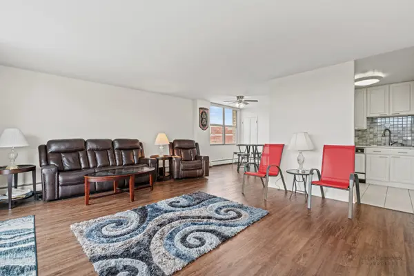 33 N Main ST #4L, Lombard, IL 60148