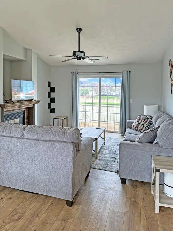 7672 Creek BND #9, Rockford, IL 61114