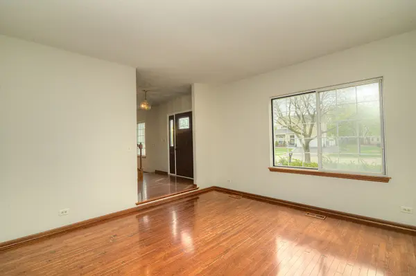 503 Yardley DR, Carol Stream, IL 60188