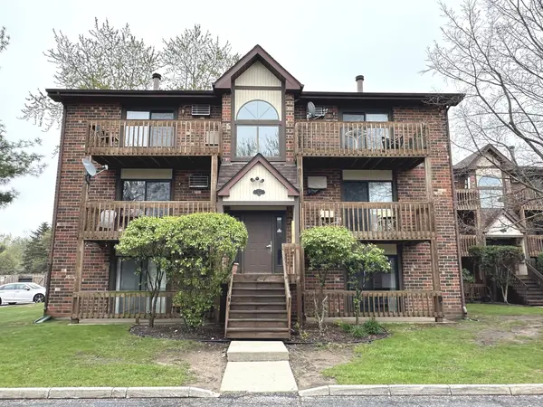 431 Berkshire DR #12, Crystal Lake, IL 60014