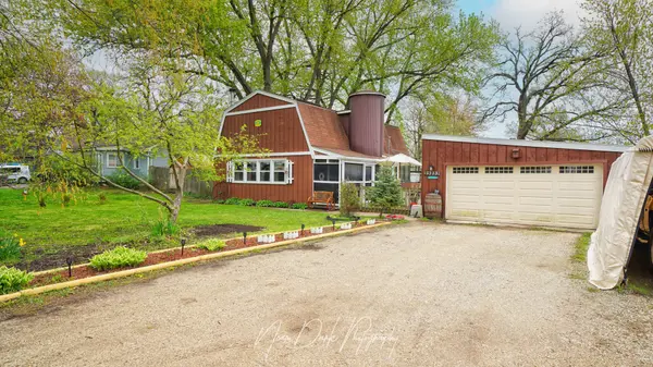 23233 W North Lakewood LN, Lake Zurich, IL 60047