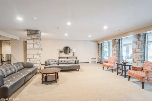 2400 W ARCHBURY LN #3E, Park Ridge, IL 60068