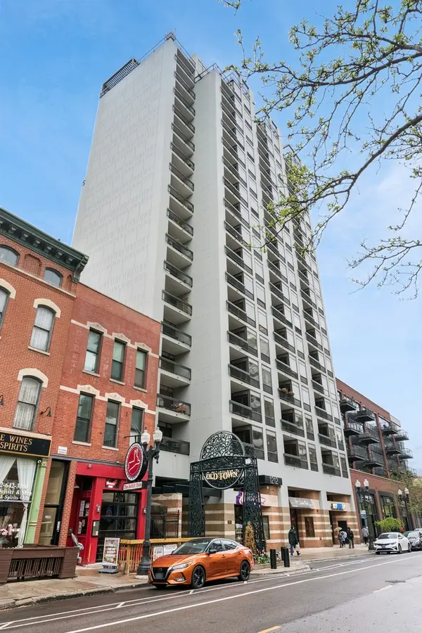 1212 N Wells ST #1005, Chicago, IL 60610