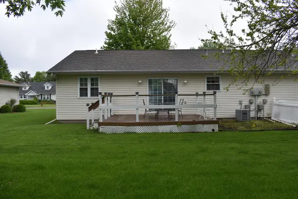 263 McCoy LN, Arcola, IL 61910