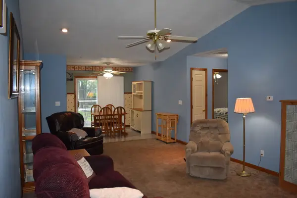 263 McCoy LN, Arcola, IL 61910