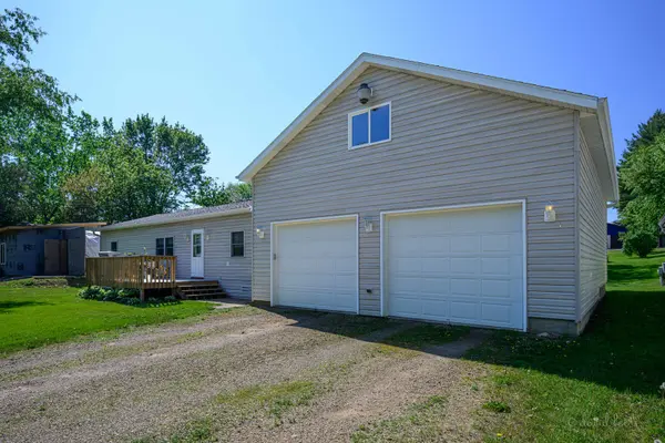 250 Copper Kettle LN, East Dubuque, IL 61025