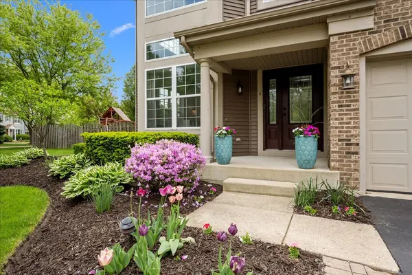 2953 Davenport DR, West Chicago, IL 60185